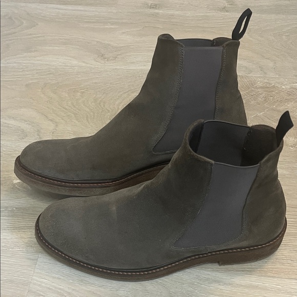 GREATS Men's Size 11 Dark Gray Chelsea Boots - Picture 1 of 8